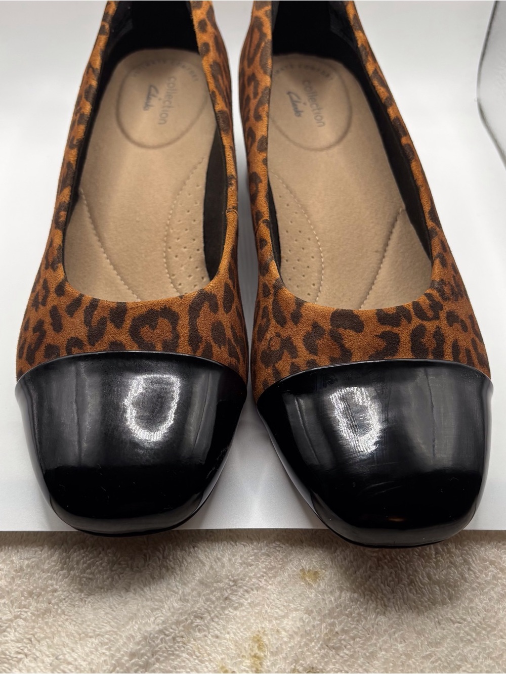 Clarks Leopard Print heels Black Patent Cap Toe SZ 8 M Leather Fabric Marilyn